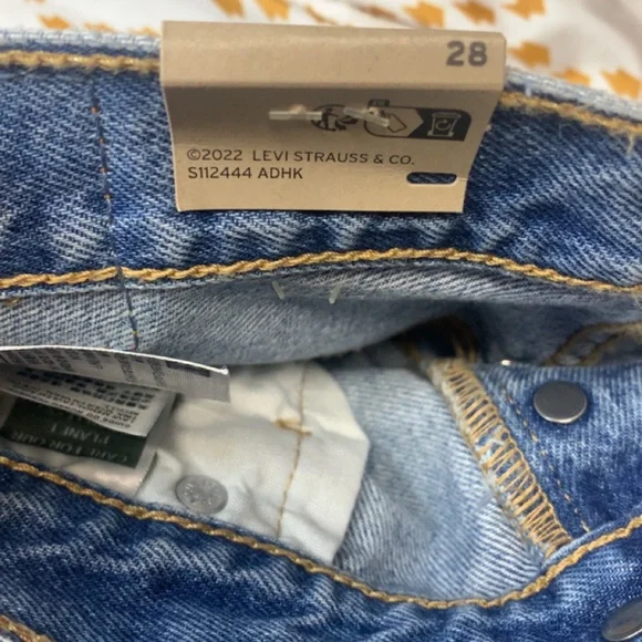 Levi’s 501 High Rise Shorts W28 NWT Distressed Raw Hem 100% Cotton - Picture 5 of 5